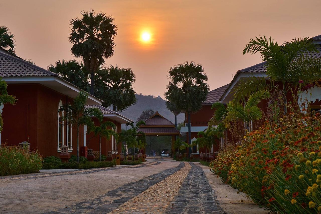 Westay @ Bagan Lotus Hotel Екстер'єр фото
